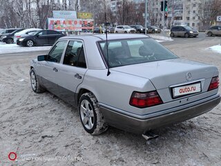 1995 Mercedes-Benz E-Класс 420 I (W124), серебристый, 2500000 рублей, вид 2