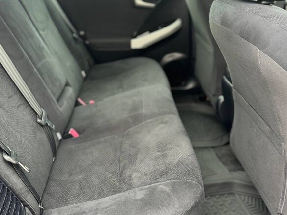 2012 Toyota Prius III Рестайлинг (XW30), серебристый, 1250000 рублей - вид 35
