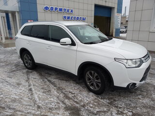 2014 Mitsubishi Outlander III, белый, 1480000 рублей, вид 3