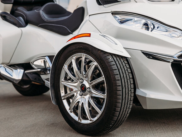 2015 BRP Can-Am Spyder, белый, 1528202 рублей - вид 17