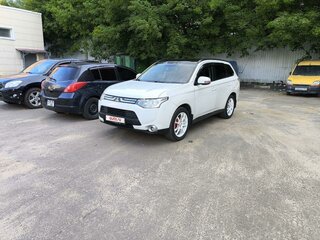 2014 Mitsubishi Outlander III, белый, 1250000 рублей, вид 2