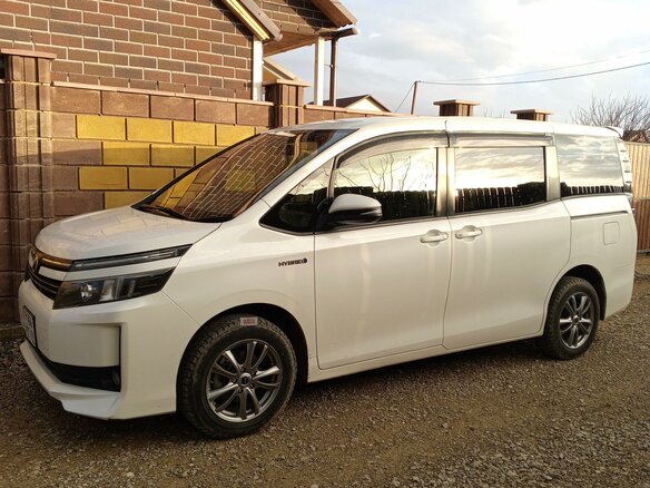 2015 Toyota Voxy III (R80), белый, 1950000 рублей - вид 5