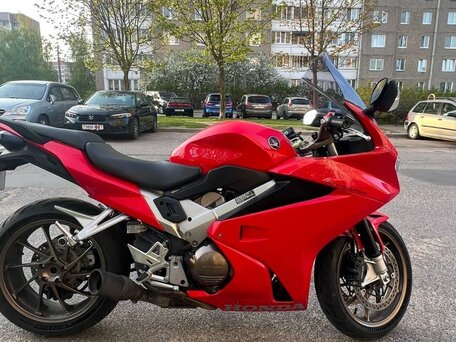2014 Honda VFR 800, красный, 725000 рублей, вид 2