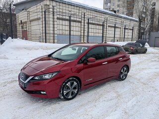 2019 Nissan Leaf II (ZE1), красный, 1900000 рублей, вид 1