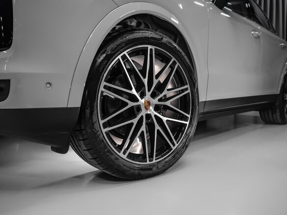 2026 Porsche Cayenne Coupé III Рестайлинг, серый, 20394900 рублей - вид 13
