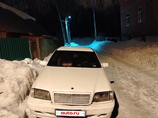 1997 Mercedes-Benz C-Класс 250 I (W202) Рестайлинг, белый, 250000 рублей, вид 1