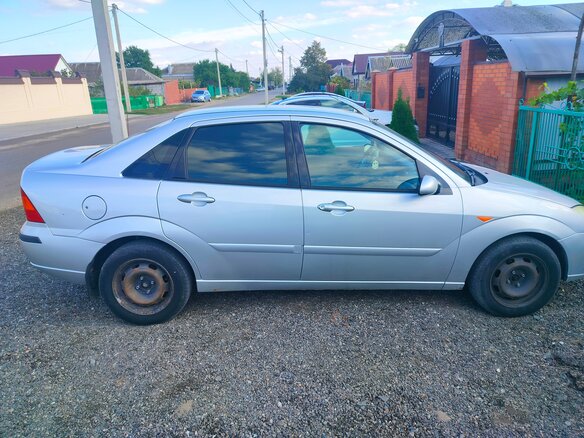 2004 Ford Focus I Рестайлинг, серебристый, 280000 рублей - вид 1