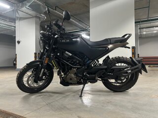 2022 Husqvarna Svartpilen 401, чёрный, 590000 рублей, вид 1