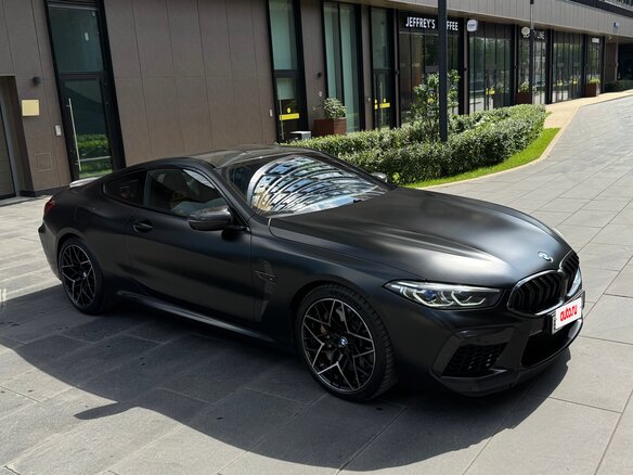 2020 BMW M8 Competition I (F91/F92/F93), чёрный, 10300000 рублей - вид 2