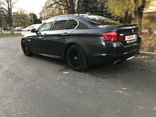 2010 BMW 5 серии 550i VI (F10/F11/F07), серый, 2550000 рублей, вид 2