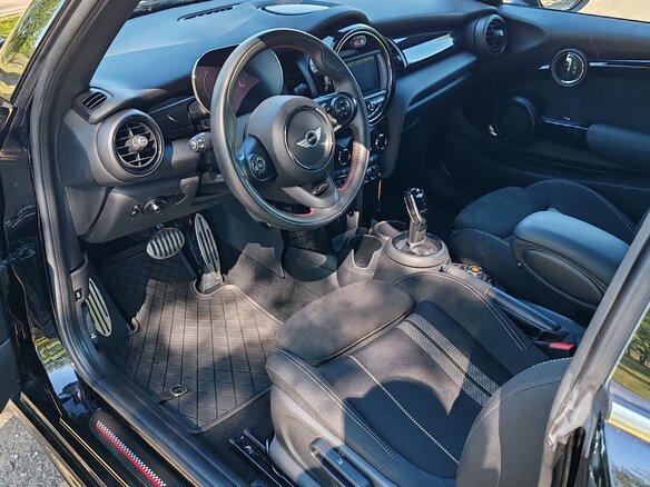 2020 Mini Hatch Cooper III (F55/F56) Рестайлинг, чёрный, 2200000 рублей - вид 8