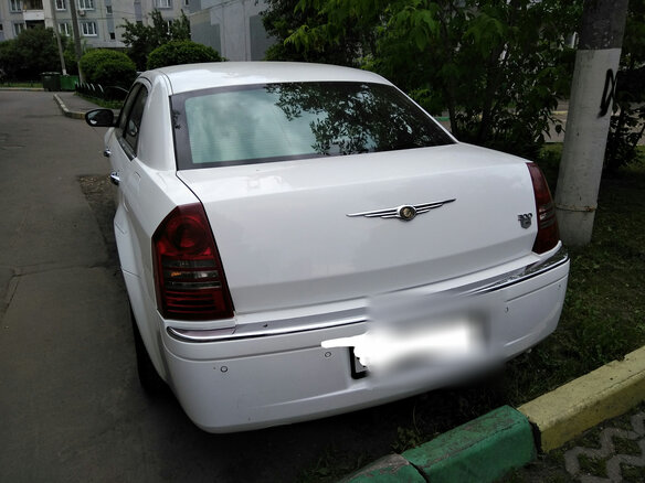 2005 Chrysler 300C I, белый - вид 4