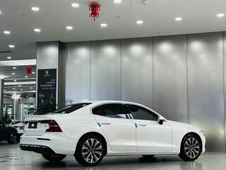 2023 Volvo S60 III, белый, 4095055 рублей, вид 4