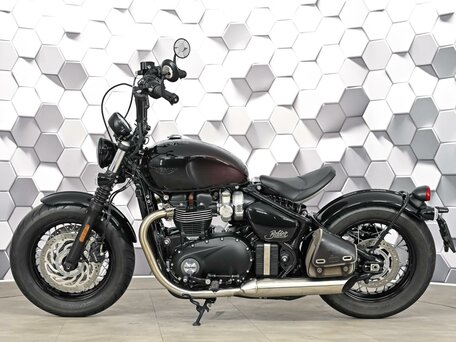2024 Triumph Bonneville Bobber, фиолетовый, 1627000 рублей, вид 4