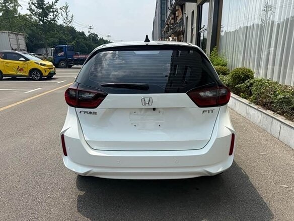 2022 Honda Fit IV, белый, 1250000 рублей - вид 7
