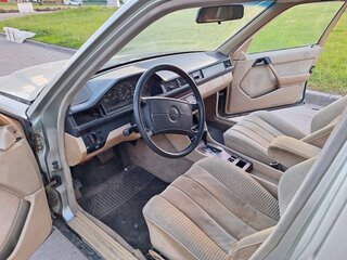 1986 Mercedes-Benz W124 300, серебристый, 255000 рублей, вид 5