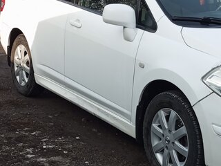2011 Nissan Tiida I Рестайлинг, белый, 900000 рублей, вид 2