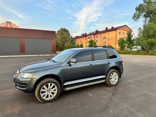 2006 Volkswagen Touareg I, серый, 1350000 рублей, вид 2