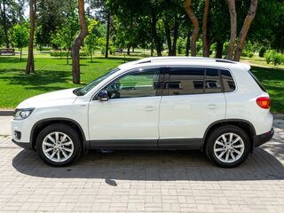 2013 Volkswagen Tiguan I Рестайлинг, белый, 1530000 рублей, вид 4