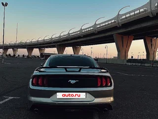 2017 Ford Mustang VI Рестайлинг, серый, 2200000 рублей, вид 3