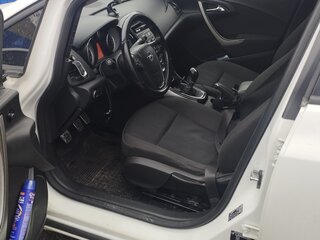 2013 Opel Astra J Рестайлинг, белый, 590000 рублей, вид 4