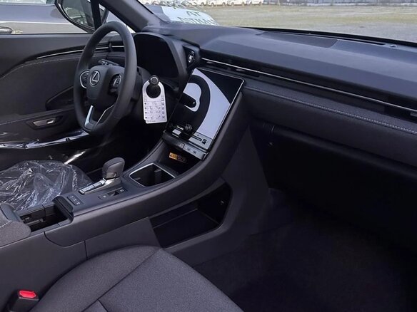 2026 Lexus LBX, серый, 4299777 рублей - вид 3