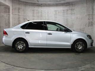 2017 Volkswagen Polo V Рестайлинг, серебристый, 1178000 рублей, вид 4