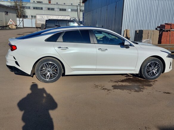 2021 Kia K5 III, белый, 3300000 рублей - вид 1