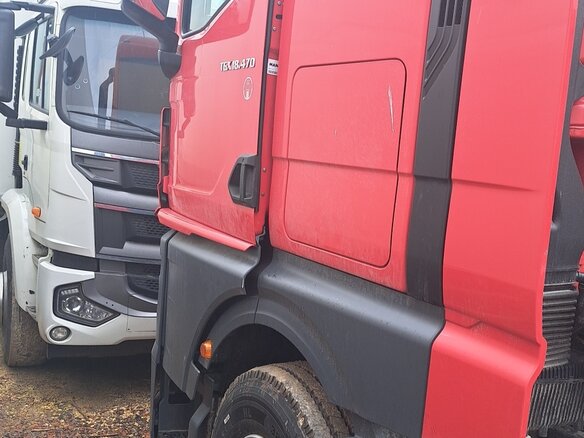 2021 MAN TGX, красный, 7708000 рублей - вид 2