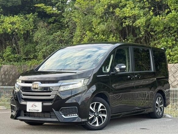 2022 Honda Stepwgn Spada V Рестайлинг, чёрный, 1850000 рублей