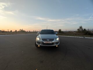 2008 Volkswagen Touareg I Рестайлинг, серебристый, 1280000 рублей, вид 3