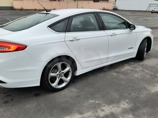 2017 Ford Fusion (North America) II Рестайлинг, белый, 1700000 рублей, вид 3