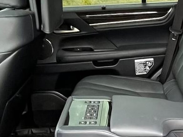 2021 Lexus LX 570 III Рестайлинг 2, белый, 10100000 рублей - вид 2