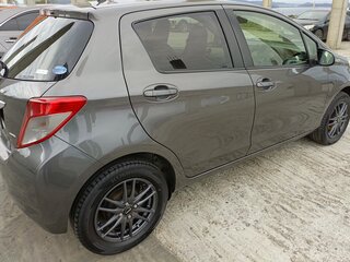 2012 Toyota Vitz III (XP130), серый, 780000 рублей, вид 3