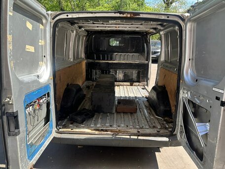 2010 Ford Transit, серебристый, 1300000 рублей, вид 5
