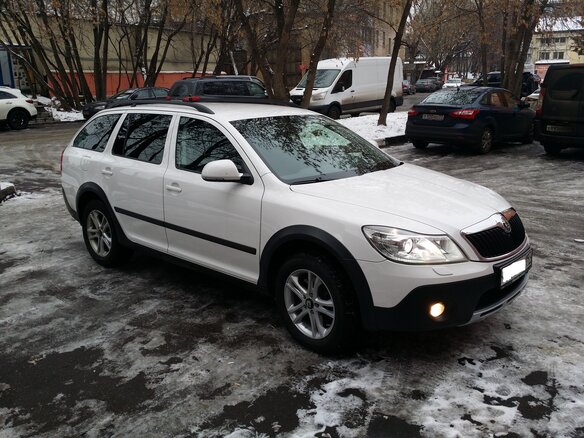 2012 Skoda Octavia Scout II (A5) Рестайлинг, белый - вид 1