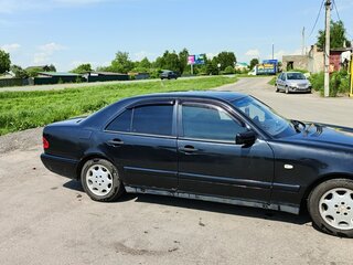 1999 Mercedes-Benz E-Класс 200 II (W210, S210), чёрный, 400000 рублей, вид 2