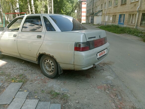2004 Lada (ВАЗ) 2110, серебристый, 140000 рублей - вид 3
