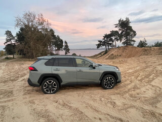 2020 Toyota RAV4 V (XA50), серый, 2850000 рублей, вид 4