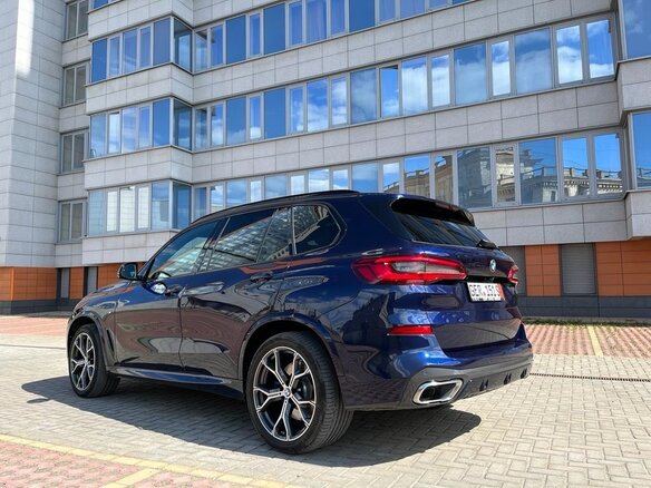 2020 BMW X5 30d IV (G05/G18), синий, 7700000 рублей - вид 5