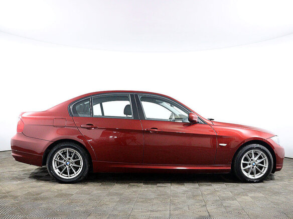 2011 BMW 3 серии 318i V (E90/E91/E92/E93) Рестайлинг, красный - вид 3