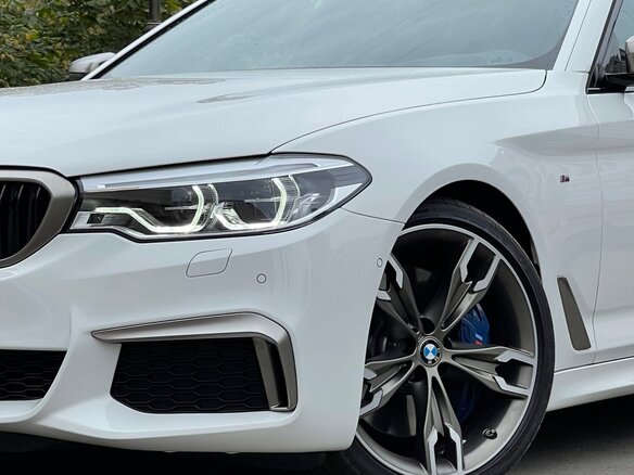 2019 BMW 5 серии M550d xDrive VII (G30/G31/G38), белый, 7000000 рублей - вид 6