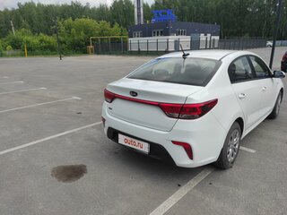 2017 Kia Rio IV, белый, 1100000 рублей, вид 4