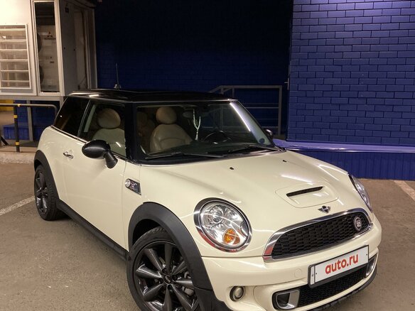 2011 Mini Hatch Cooper S II (R56) Рестайлинг, бежевый, 1190000 рублей - вид 3