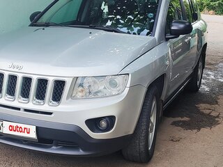 2012 Jeep Compass I Рестайлинг, серебристый, 1350000 рублей, вид 1