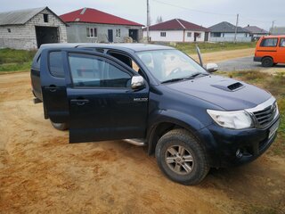 2014 Toyota Hilux VII Рестайлинг, чёрный, 2400016 рублей, вид 2