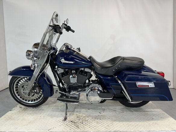 2010 Harley-Davidson Road King, синий, 610000 рублей - вид 1