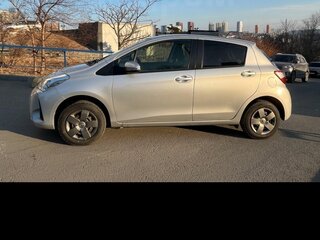 2018 Toyota Vitz III (XP130) Рестайлинг 2, серый, 900000 рублей, вид 1