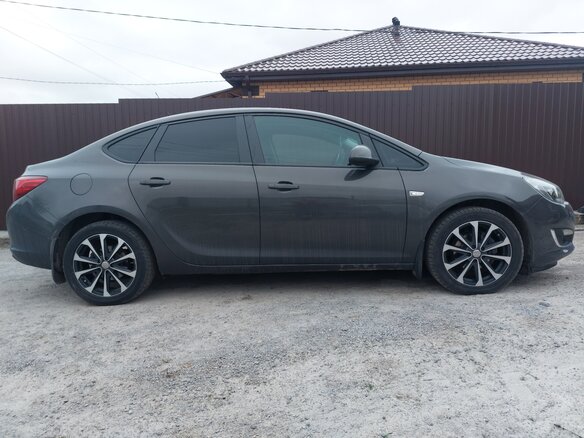 2012 Opel Astra J Рестайлинг, серый, 1350000 рублей - вид 2