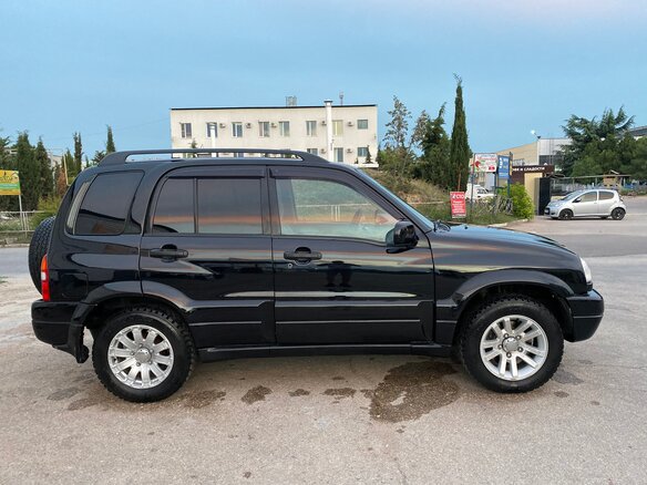 2000 Suzuki Grand Vitara I, чёрный - вид 4
